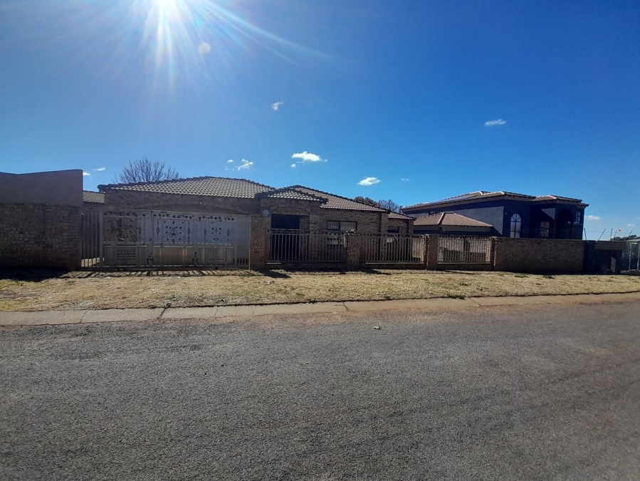 4 Bedroom Property for Sale in Vaalpark Free State
